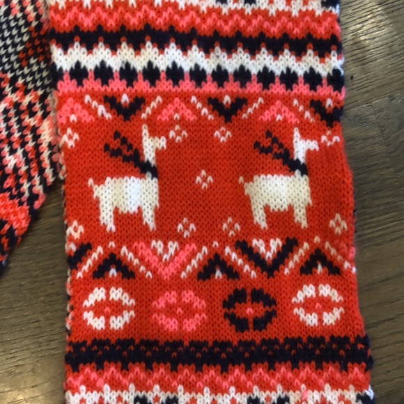 Old Navy Women’s Winter Scarf - Picture 3 of 6